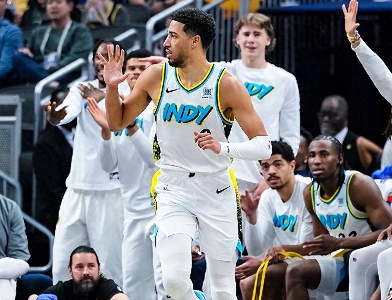 九游网页平台清晨CBA季后赛传出新动向，密尔沃基雄鹿豪取连胜，管理层表态：管理层满意，训练强度明显提升的简单介绍