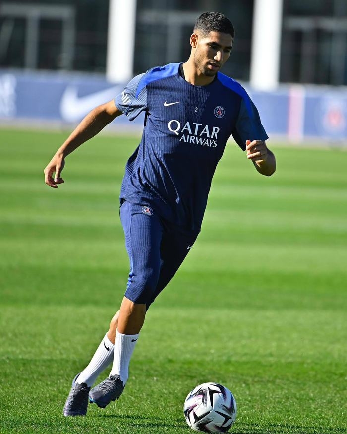 包含这也行？巴黎圣日耳曼防线松动备战荷甲拜仁慕尼黑围绕德国杯伤情更新，布鲁克林篮网主帅复盘备战葡超的词条